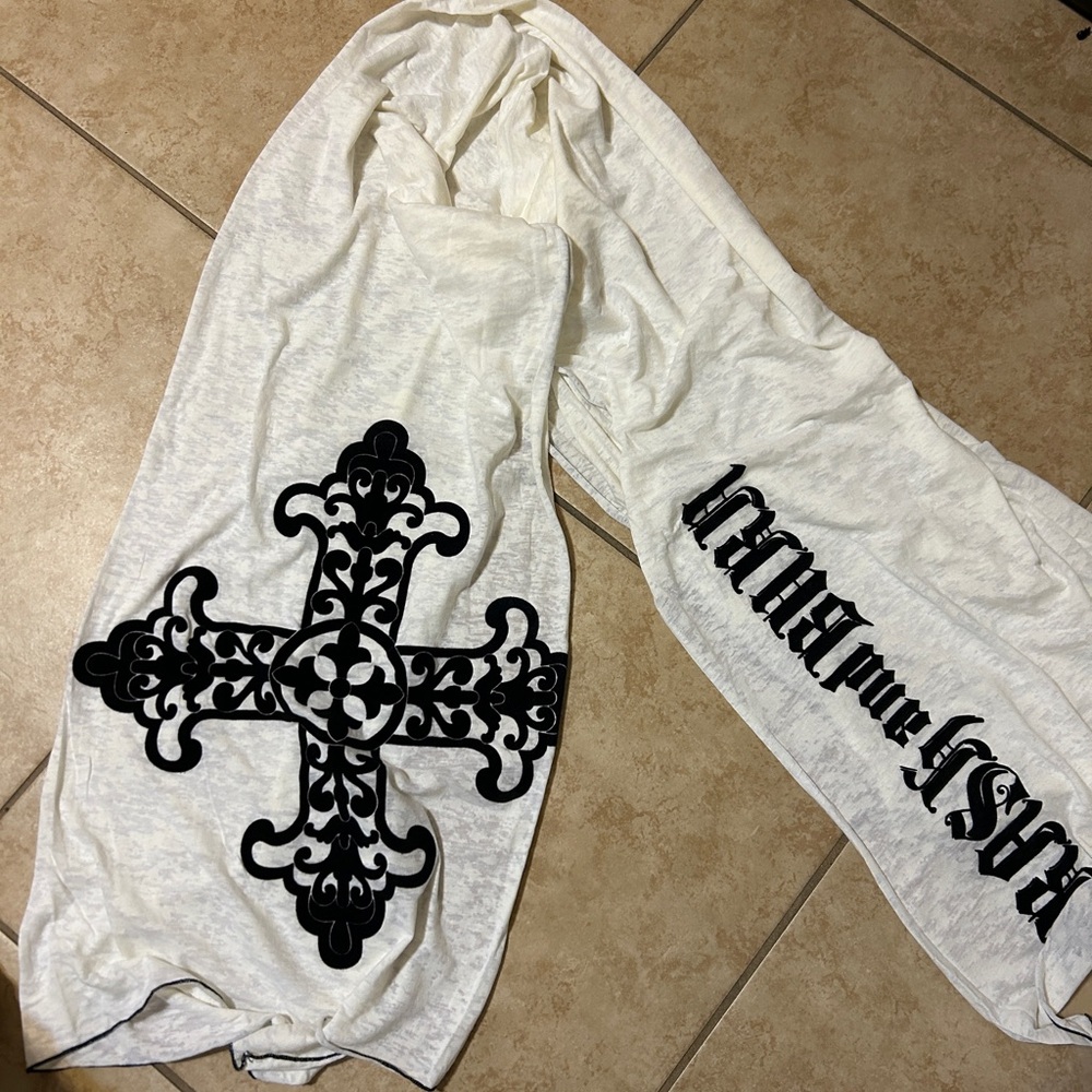 Crash and burn scarf with design brand new - Picture 2 of 6